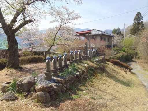 乳に札所二十三番 音楽寺近くの13権者