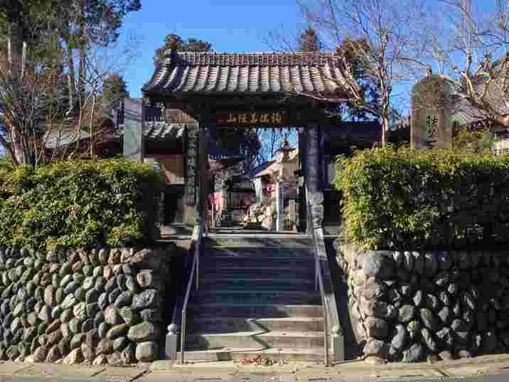 秩父札所札所一番四萬部寺の山門
