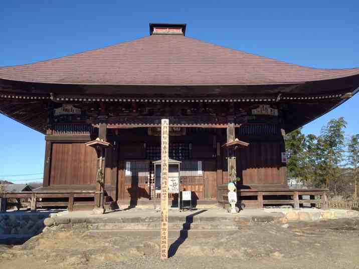 秩父札所十九番龍石寺の観音堂