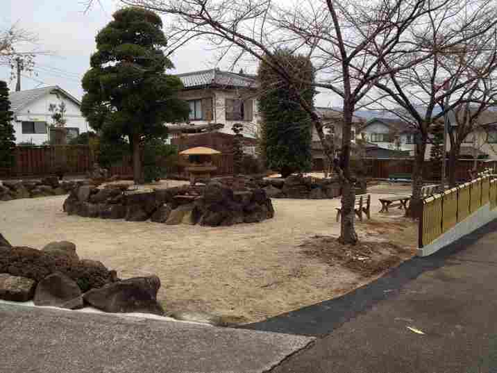 秩父札所二十六番円融寺前の庭